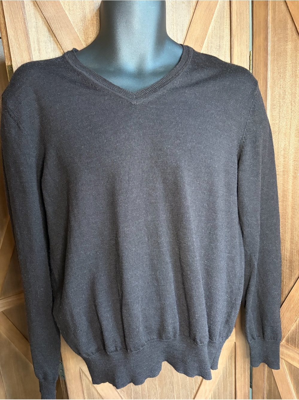 CALVIN KLEIN Men's black V-Neck Extra Fine Merino Wool Sweater SIZE MEDIUM